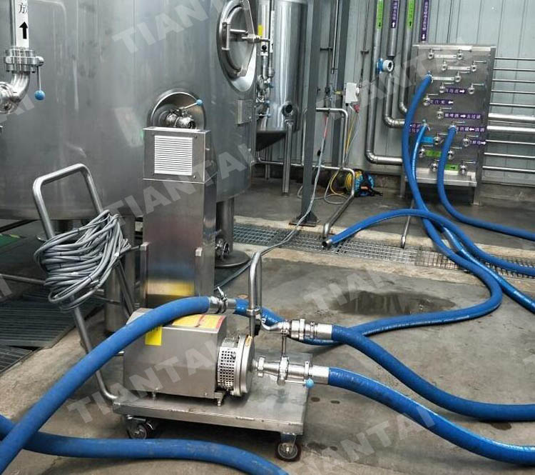 <b>Connection between fermenters and brewhouse</b>